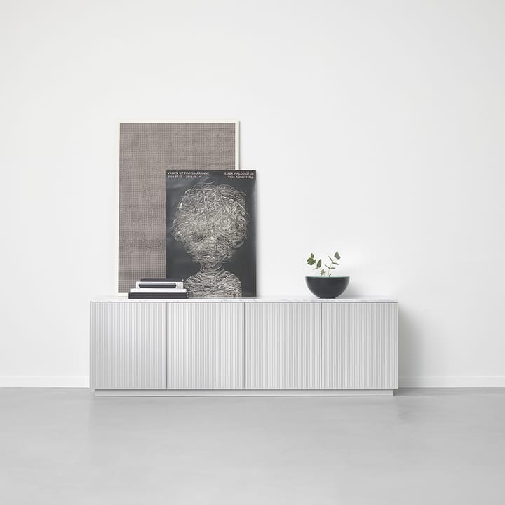 Mesa de apoio Beam  - Verniz branco, rodapé branco, tampo mármore carrara  - A2