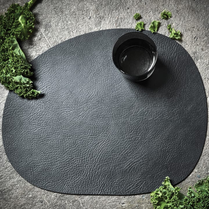 Individual de mesa Raw em couro - Black buffalo (preto) - Aida