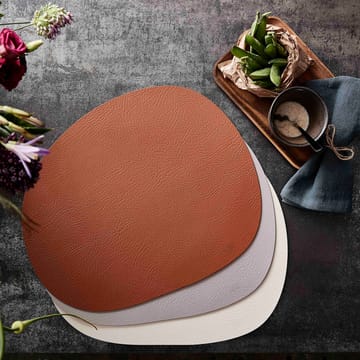 Individual de mesa Raw em couro - Warm nude buffalo  - Aida