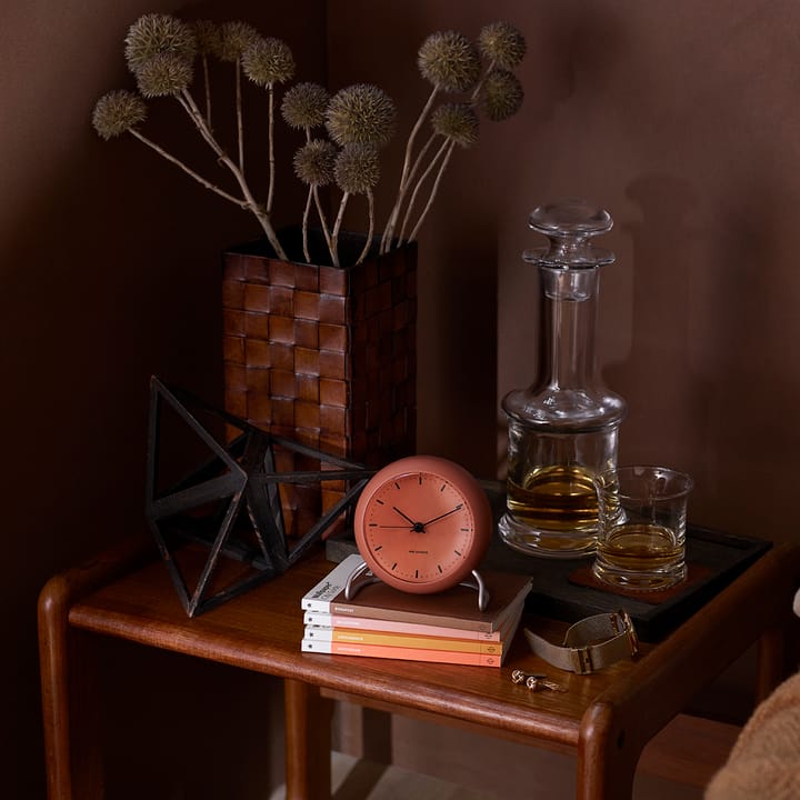 Relógio de mesa AJ City Hall, pale orange Arne Jacobsen Clocks