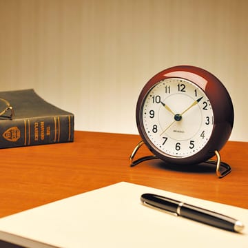 Relógio de mesa AJ Station burgundy - burgundy - Arne Jacobsen Clocks