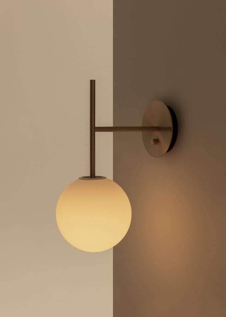 Candeeiro de parede TR Bulb Suspended - Brushed brass - Audo Copenhagen