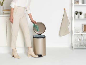 Caixote de pedal New Icon 20 litros - Metallic Gold - Brabantia