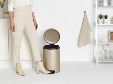 Caixote de pedal New Icon 20 litros - Metallic Gold - Brabantia