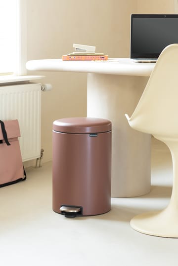 Caixote de pedal New Icon 20 litros - Satin Taupe - Brabantia