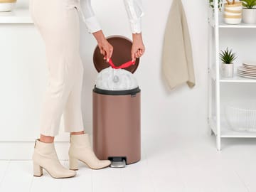 Caixote de pedal New Icon 20 litros - Satin Taupe - Brabantia