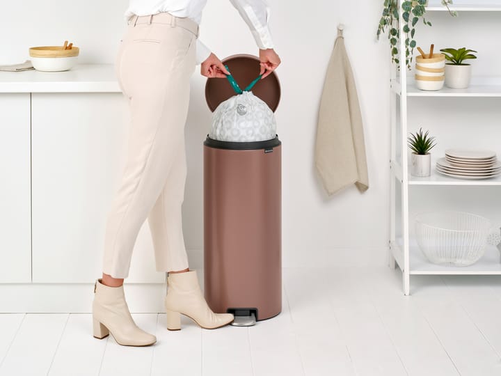 Caixote de pedal New Icon 30 litros - Satin Taupe - Brabantia