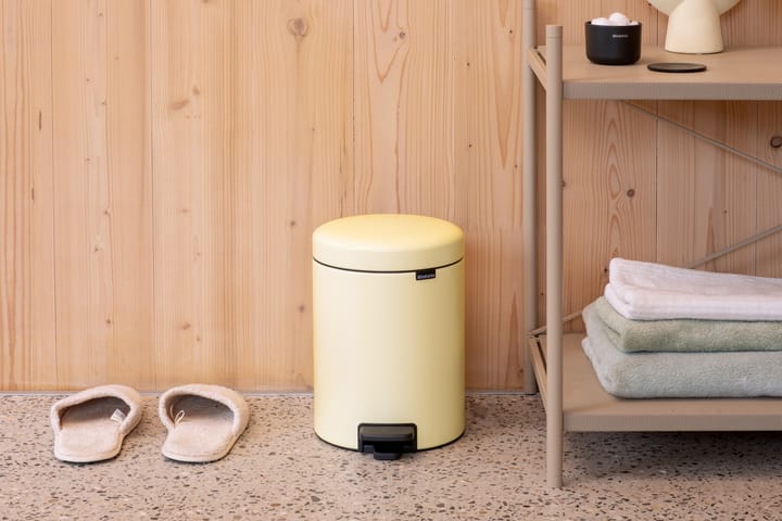 Caixote de pedal New Icon 5 litros - Mellow Yellow - Brabantia