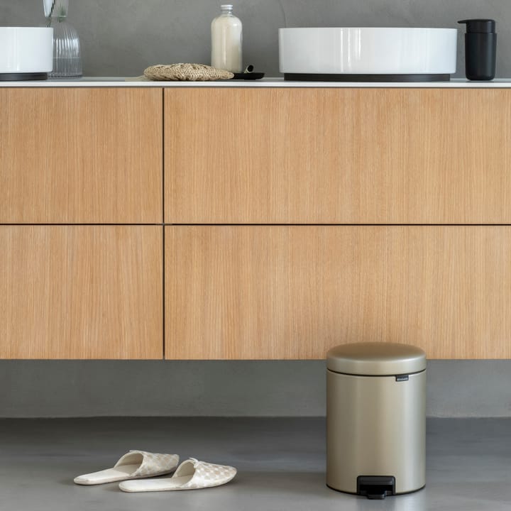 Caixote de pedal New Icon 5 litros - Metallic Gold - Brabantia