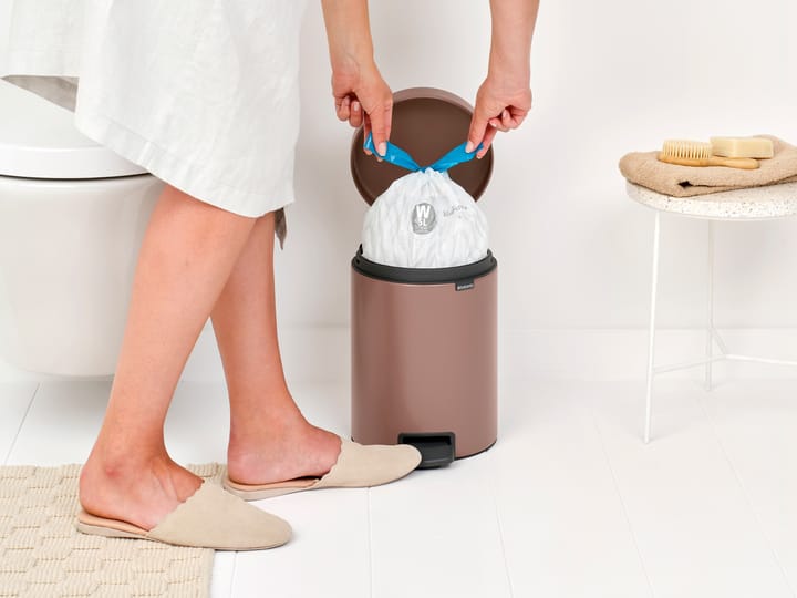 Caixote de pedal New Icon 5 litros - Satin Taupe - Brabantia