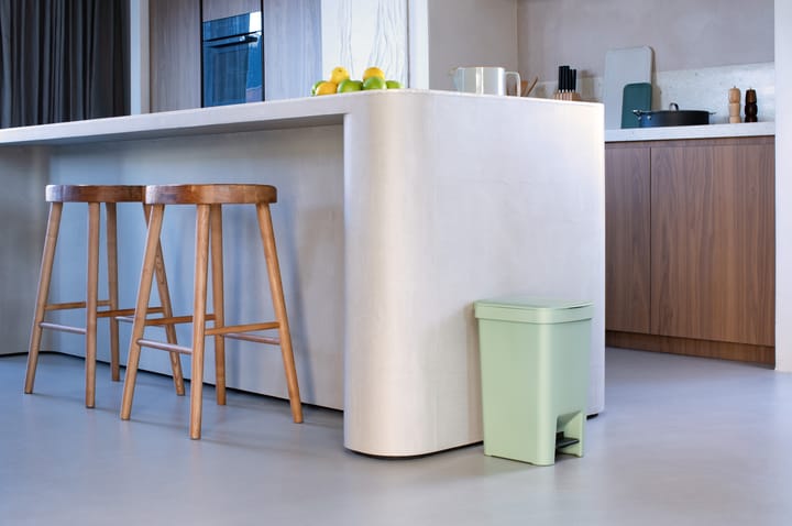 Lixeira pedal 16 L StepUp - Verde jade - Brabantia