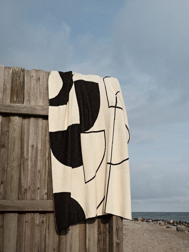 Manta Maren 130x180 cm, Black-off white Broste Copenhagen