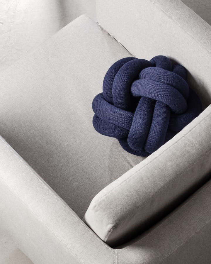 Almofada Knot - azul marinho - Design House Stockholm