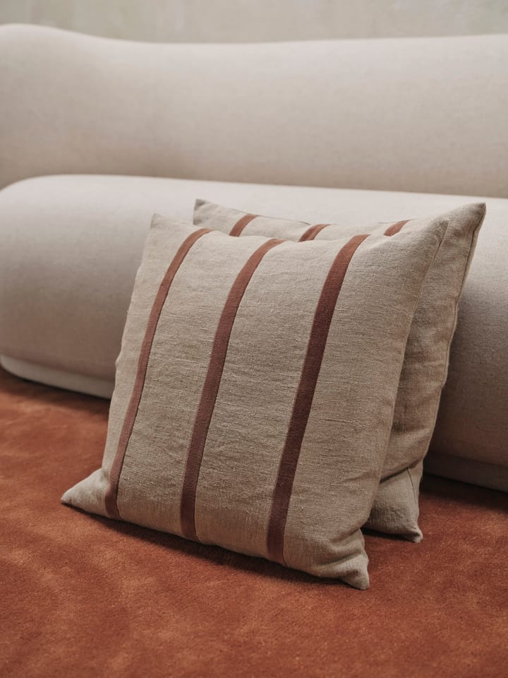 Almofada Senti Stripe 50x50 cm - Linen-carob brown - ferm LIVING