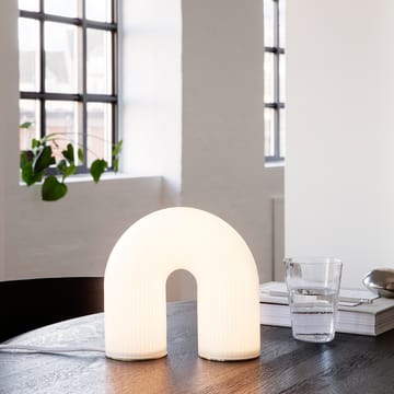 Candeeiro de mesa Vuelta - branco - ferm LIVING