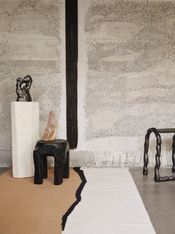 Tapete Soil Kelim - Dark sand-off white, 140x200 cm - ferm LIVING