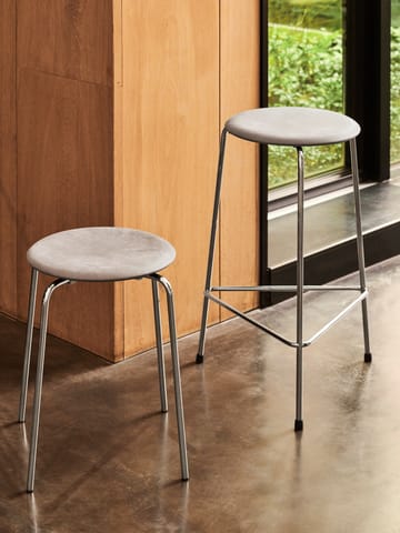 Banco de couro High Dot - Lava grey-chrome - Fritz Hansen