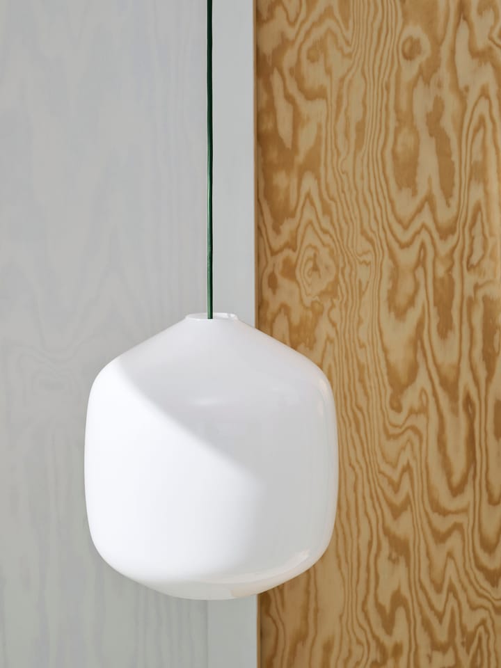 Candeeiro suspenso Buoy Ø20 cm, Opal glass-soft black HAY