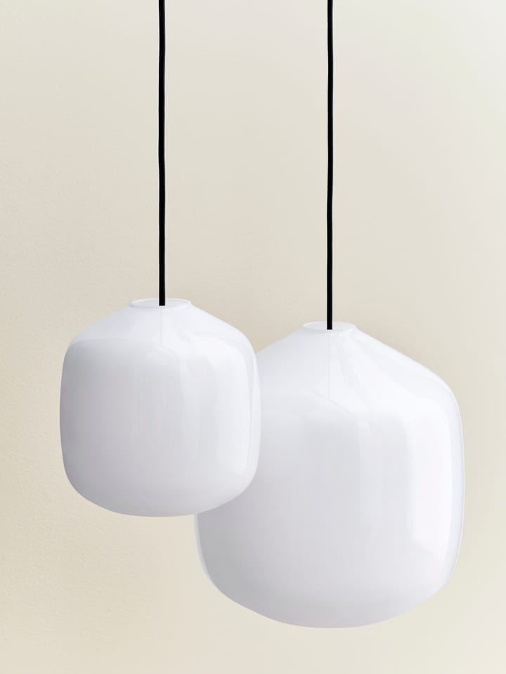 Candeeiro suspenso Buoy Ø20 cm, Opal glass-soft black HAY