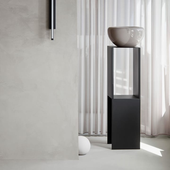 Mesa de apoio Pedestal, Preto  Kristina Dam Studio