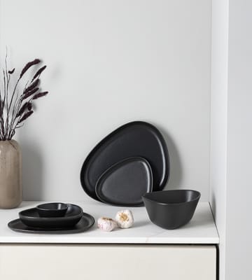 Prato pequeno Curve Stoneware 19x22 cm - preto - LIND DNA