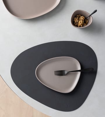 Prato pequeno Curve Stoneware 19x22 cm - Warm Grey - LIND DNA