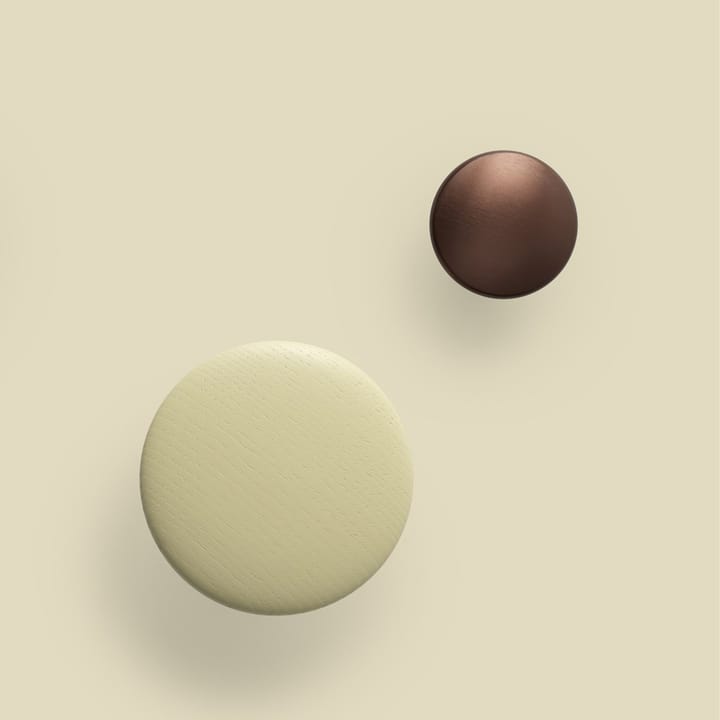 Gancho para roupa de metal The Dots, 2,7 cm - umber - Muuto