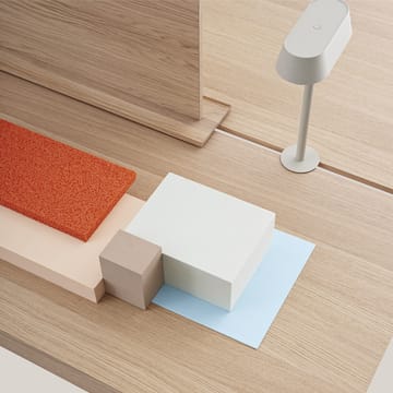 Porta telas Linear System - Carvalho 125 cm - Muuto