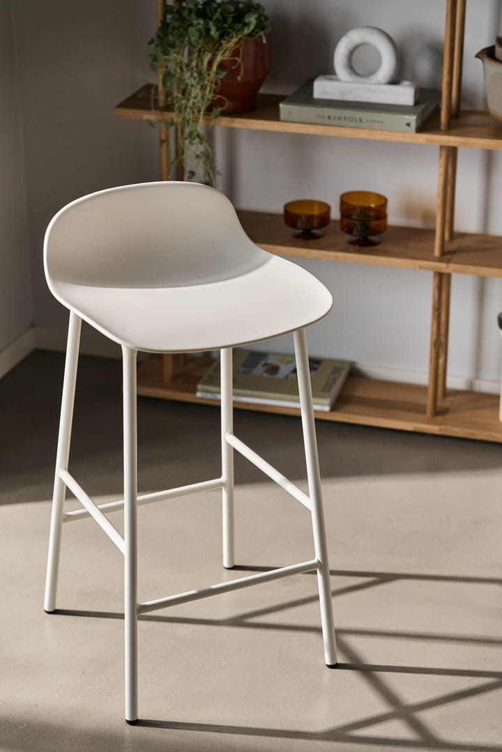 Banco elevado com pernas de metal Form, Branco Normann Copenhagen