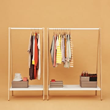 Cabide roupas Toj - branco, estrutura carvalho - Normann Copenhagen