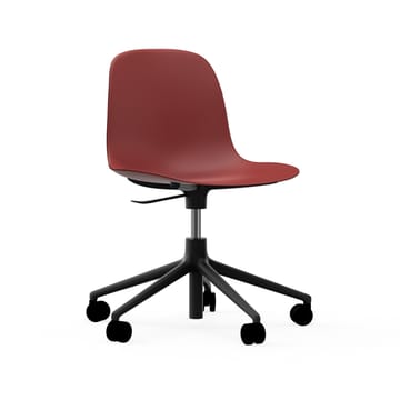 Cadeira de escritório Form chair swivel 5W - vermelho, alumínio preto, rodas  - Normann Copenhagen