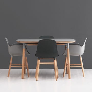 Cadeira Form - branco, pernas carvalho - Normann Copenhagen