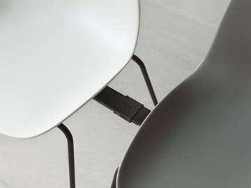 Form Chair cadeira empilhável com pés pretos, 2 peças, Branco - undefined - Normann Copenhagen