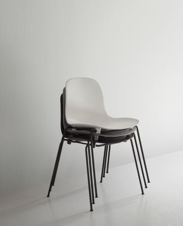 Form Chair cadeira empilhável com pés pretos, 2 peças, Branco - undefined - Normann Copenhagen