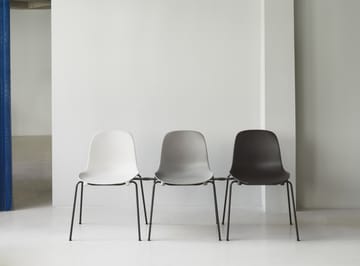 Form Chair cadeira empilhável com pés pretos, 2 peças, Branco - undefined - Normann Copenhagen