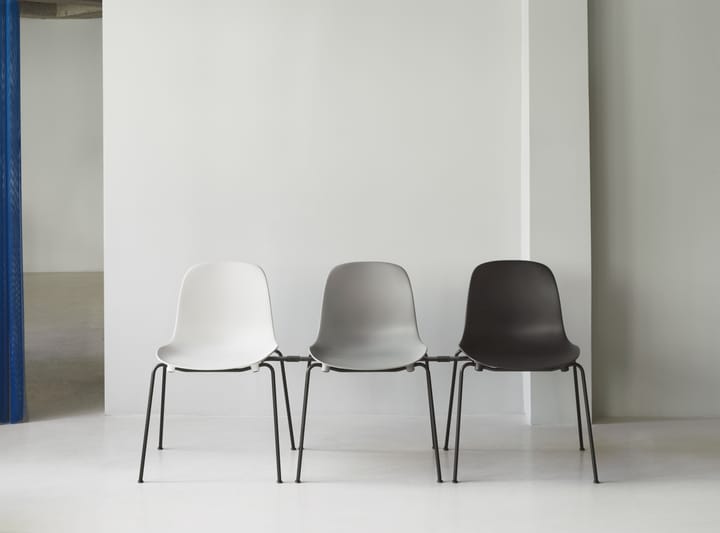 Form Chair cadeira empilhável com pés pretos, 2 peças, Branco Normann Copenhagen