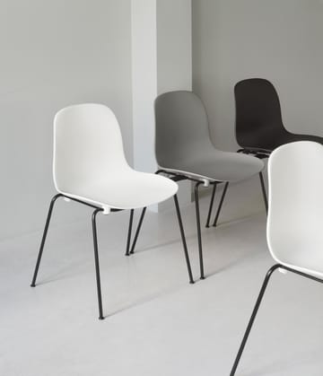 Form Chair cadeira empilhável com pés pretos, 2 peças, Branco - undefined - Normann Copenhagen