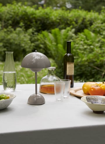 Candeeiro de mesa portátil Flowerpot VP9 - cinza bege - &Tradition