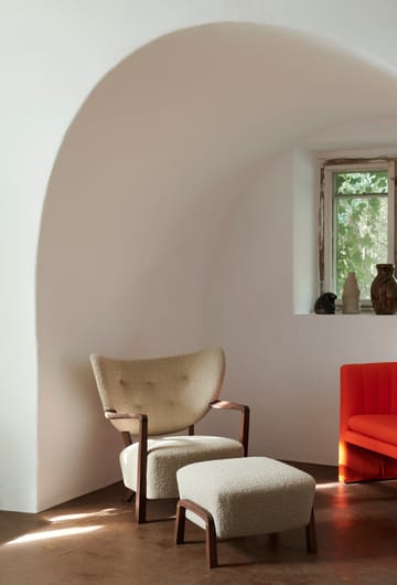 Poltrona Wulff Lounge Chair ATD2 incl. puff ATD3 - Valnöt Oljado-Karakorum - &Tradition